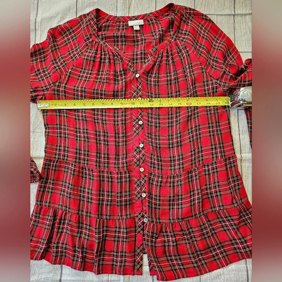 J. Jill Size Medium Red Plaid Holiday V-neck Button Front Blouse Ruffle Hem Rayo - Picture 8 of 9